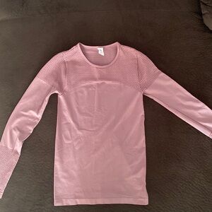 Fabletics cool whether top. Rose/mauve colored